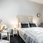 Serenity - Old Town By Friendly 4* Познань